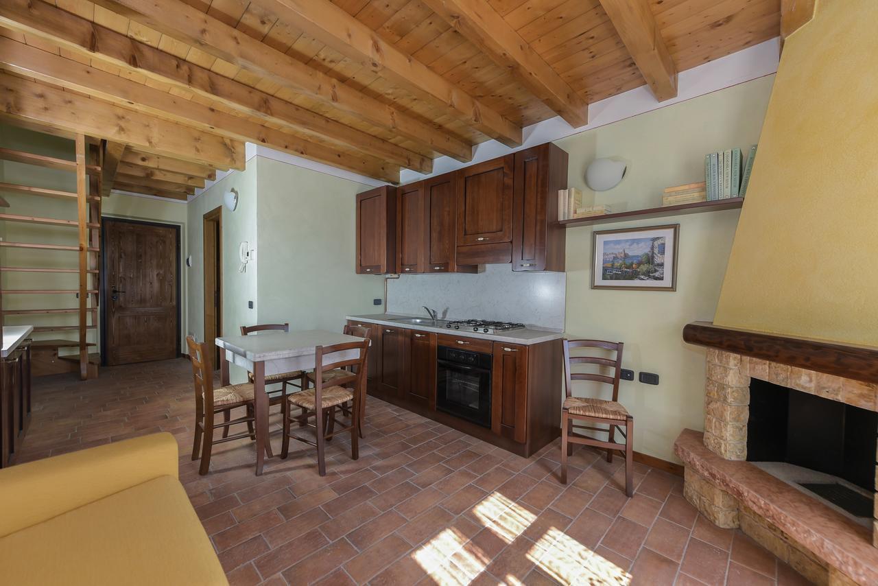 Вилла Residenza Borgo Antico Паратико Экстерьер фото